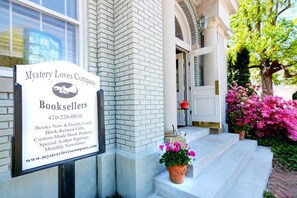 Exterior detail - Newly Renovated Guest House located in Oxford MD (Oxford)