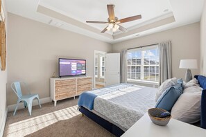 3 bedrooms, desk, iron/ironing board, travel cot