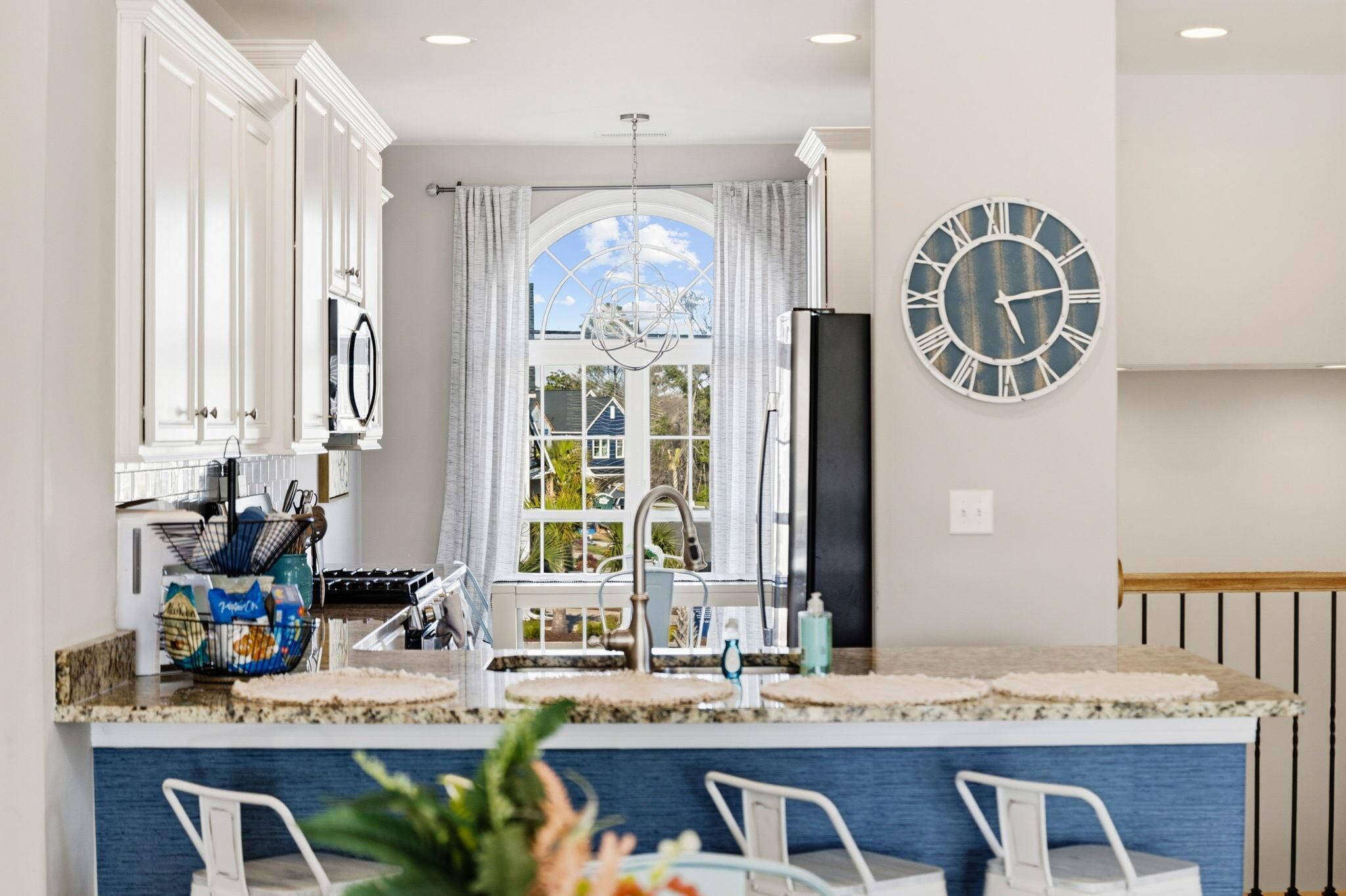 冰箱、微波炉、烤箱、炉灶