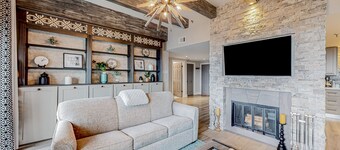Wilderness retreat with pool, hot tub, and sauna access - wood-burning fireplace