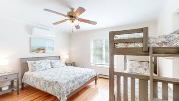 3 chambres, bureau, fer et planche à repasser, lit parapluie