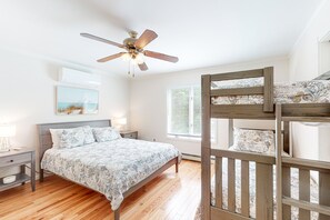 3 bedrooms, desk, iron/ironing board, travel crib