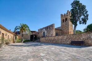 Point of interest - CANAPOST: 16th century farmhouse with private pool (Peratallada)