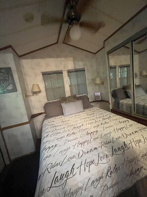 1 bedroom, bed sheets