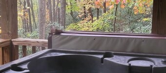 Creekside cabin with hot tub