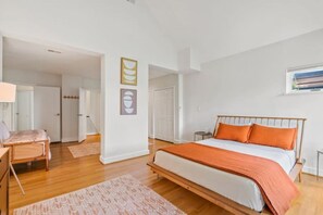3 habitaciones, tabla de planchar con plancha, wifi y ropa de cama