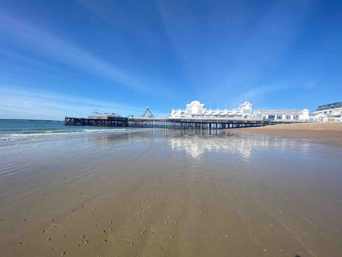 Hall floor-parking & dog-beach at the end of road