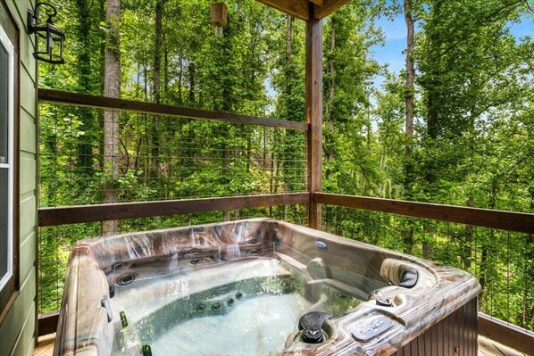Outdoor spa tub
