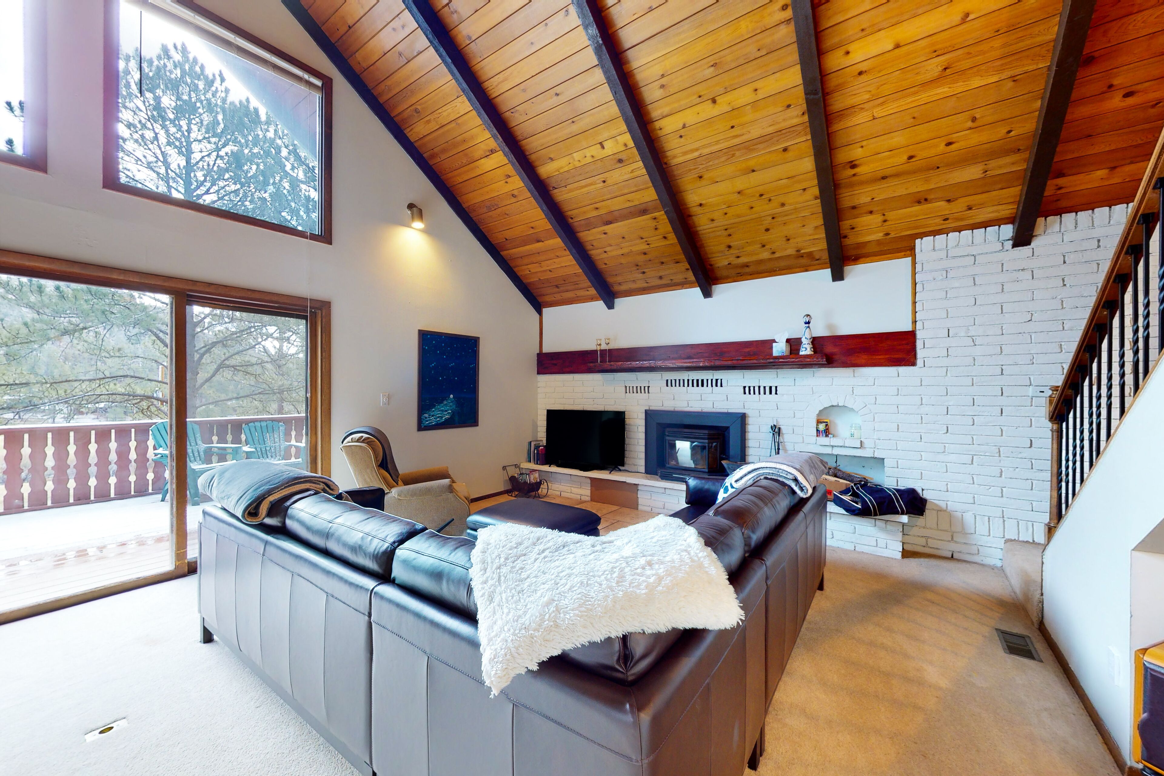 Mountain-view cabin with wood-burning fireplace, deck, grill, & washer/dryer