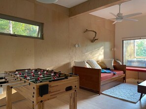Games room - Scandinavian HideOut w/hot tub, mtn view+Starlink (Sevierville)