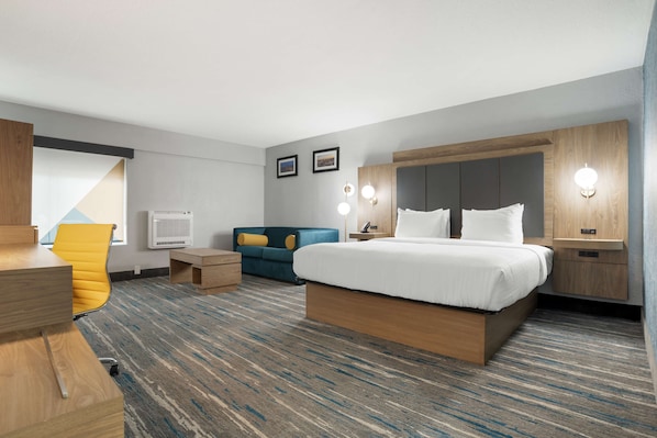 Single Room, 1 King Bed, Non Smoking, Refrigerator & Microwave (with Single Sofabed) | Desk, laptop workspace, soundproofing, iron/ironing board - Best Western Plus Mobile Inn & Suites (Mobile)
