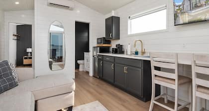 Cass-N-Reel Luxury Houseboat