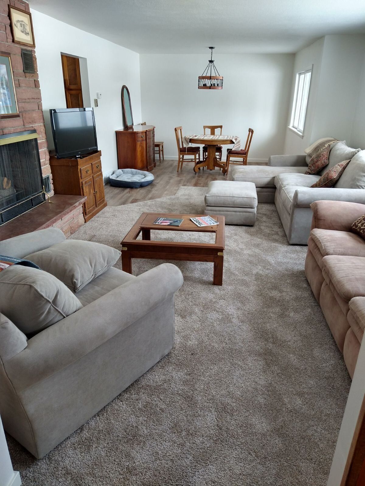 The spacious living room is great for relaxing and catching up. 