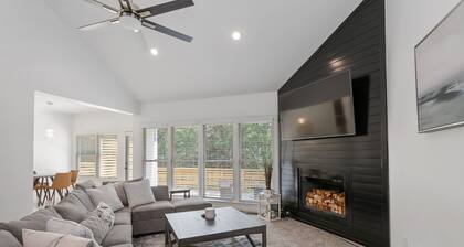 Heavenly Lakefront Six Bedroom Hideaway