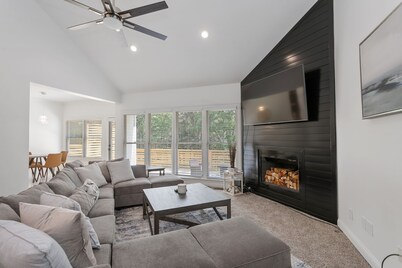 Heavenly Lakefront Six Bedroom Hideaway