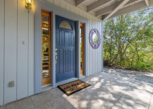 ✨ 3-King Beds / HotTub / EV Charger / Mountain View / Walk to River & Dining