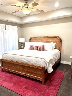 4 chambres, fer et planche à repasser, lit parapluie, Wi-Fi gratuit