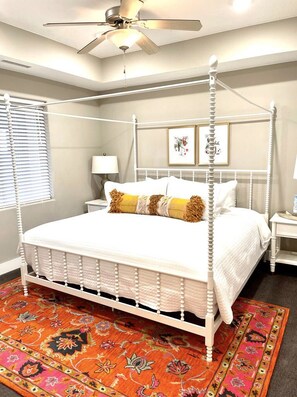 4 chambres, fer et planche à repasser, lit parapluie, Wi-Fi gratuit