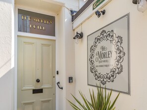 Exterior detail - The Hideaway at The Morley (Torquay)