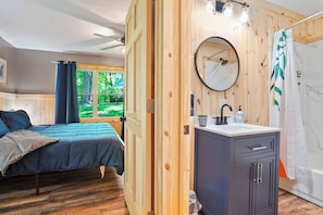 4 bedrooms, travel cot, free WiFi, bed sheets