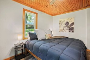 4 bedrooms, travel cot, free WiFi, bed sheets