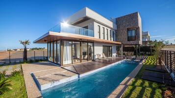Luxury-Villa, 3 Schlafzimmer, eigener Pool, Strandblick | Fassade der Unterkunft