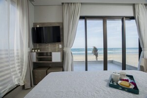 Colchones con pillow-top, minibar y caja de seguridad en la habitación