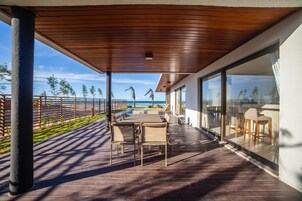 Villa de lujo, 3 habitaciones, piscina privada, vistas a la playa | Terraza o patio