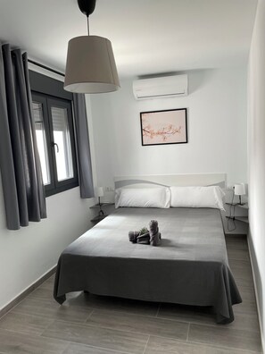 3 bedrooms, desk, iron/ironing board, free WiFi