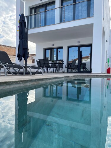Villa La Fuente en Entorno Privado con Piscina a dos Niveles
