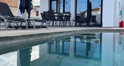 Villa La Fuente en Entorno Privado con Piscina a dos Niveles