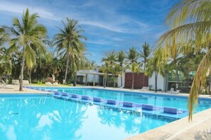 Outdoor pool, a heated pool