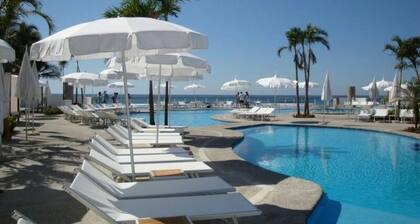 Apartment with an Incredible Terrace in Acapulco Diamante