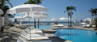 Apartment with an Incredible Terrace in Acapulco Diamante