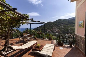 Deluxe Apartment | Minibar, in-room safe, desk, soundproofing - Villa Carlotta Minori (Minori)