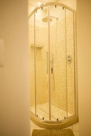 Comfort Room | Bathroom