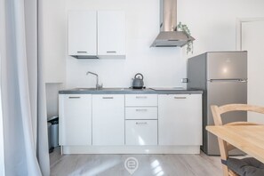 雪櫃、爐具、咖啡機/沖茶器、廚房用具/餐具/器皿
