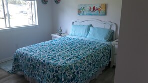 3 habitaciones, tabla de planchar con plancha, wifi y ropa de cama 