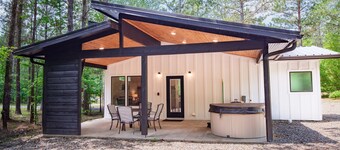 Charming, Couples Modern Farmhouse - Spa Room