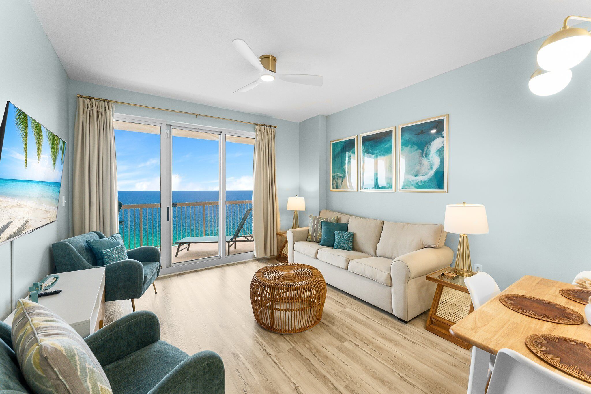 Een smart-tv, een dvd-speler en boeken