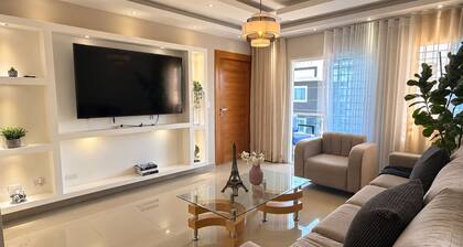 Deluxe 3BD gated Apt near Colegio Iberia with pool