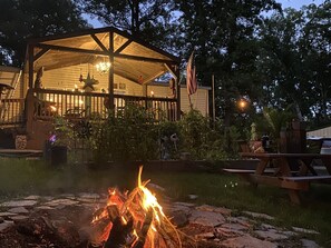 Outdoor dining - Privacy!!!  Hobby farm in the woods (Williamsburg)