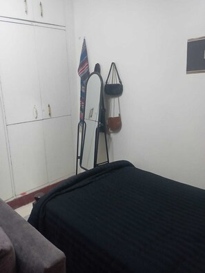 1 chambre, fer et planche à repasser, Wi-Fi, draps fournis