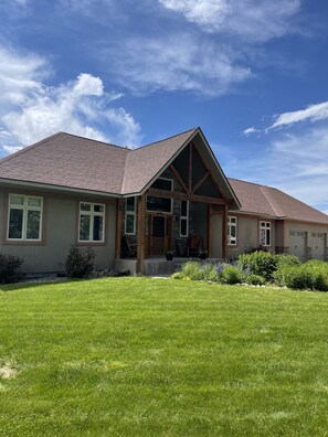 المنشأة من الخارج