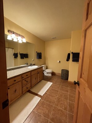 مجففات شعر، مناشف، صابون، شامبو