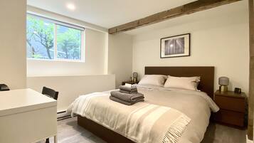 2 bedrooms, desk, iron/ironing board, travel cot