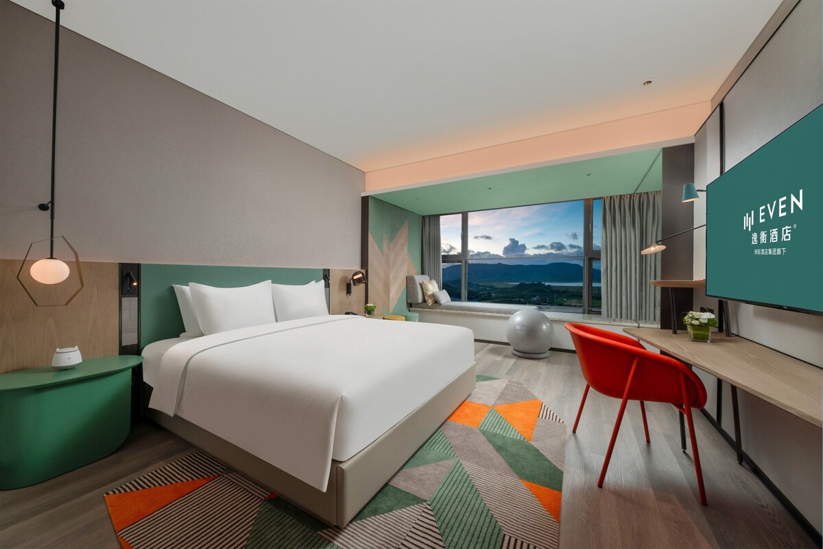 Habitación estándar, 1 cama de matrimonio grande | Edredones de plumas, caja fuerte, escritorio