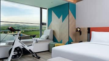 Business Suite, 1 King Bed | Down comforters, in-room safe, desk, laptop workspace