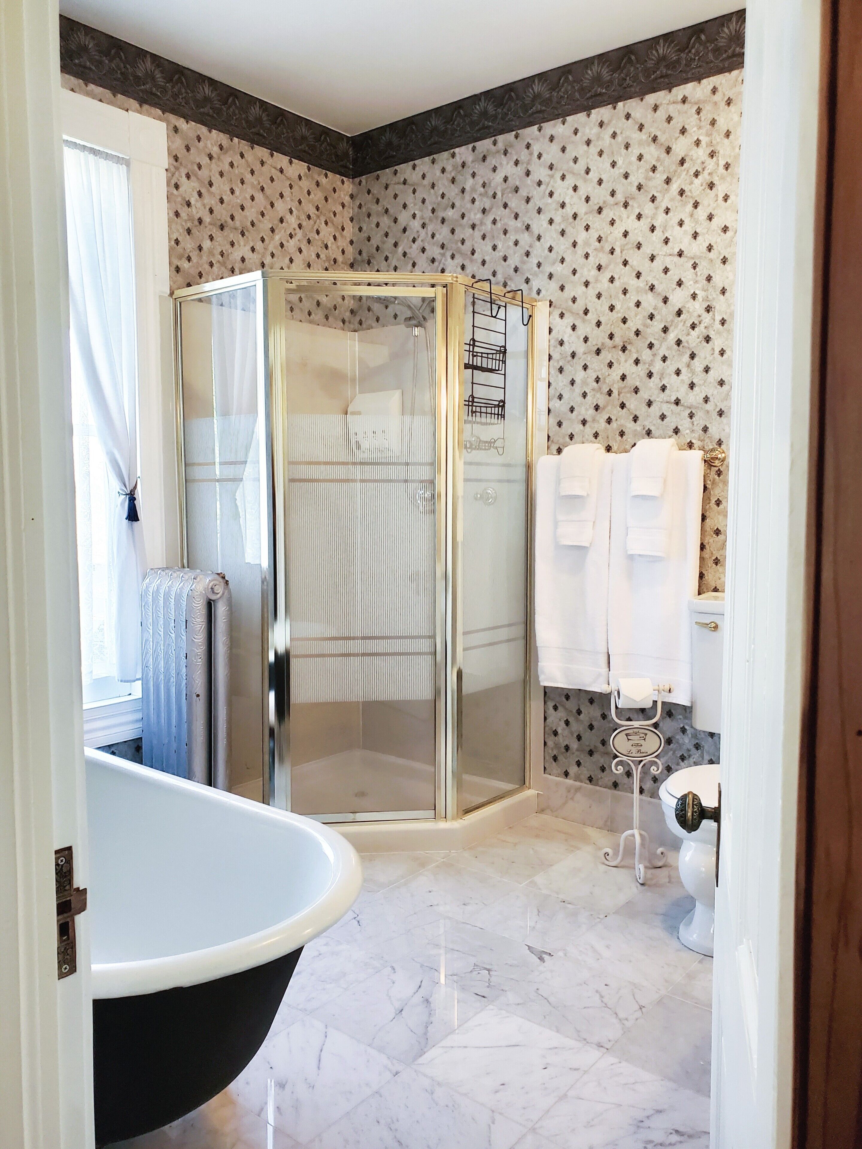 Premium Suite, 1 Queen Bed, Non Smoking, Partial Sea View | Bathroom
