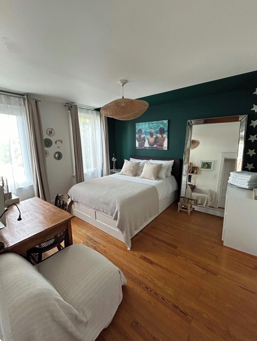 Iron/ironing board, WiFi, bed sheets